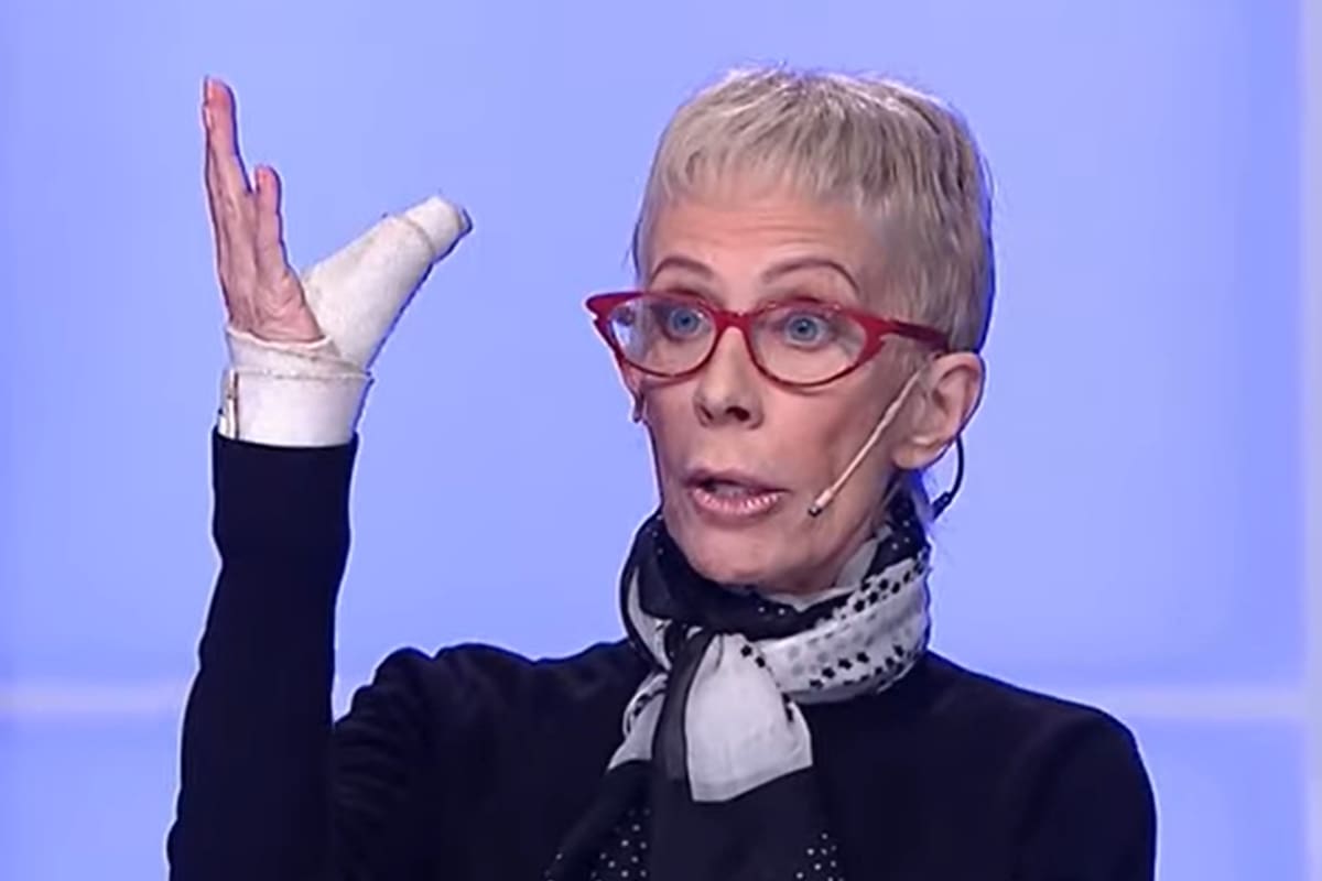 María Valenzuela generó risas en el piso de Intrusos luego de contar los motivos detrás de su tendinitis