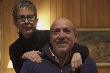 María Valenzuela y el doctor Carta, con quien lo une 40 años de amistad: él fue clave en su recuperación