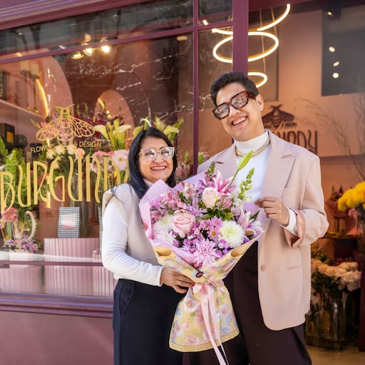 María y Jesús, madre e hijo al frente de Burgundy Florería