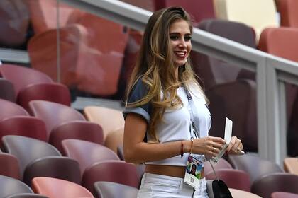 María Zulay Salaues en las tribunas, alentando a Pogba