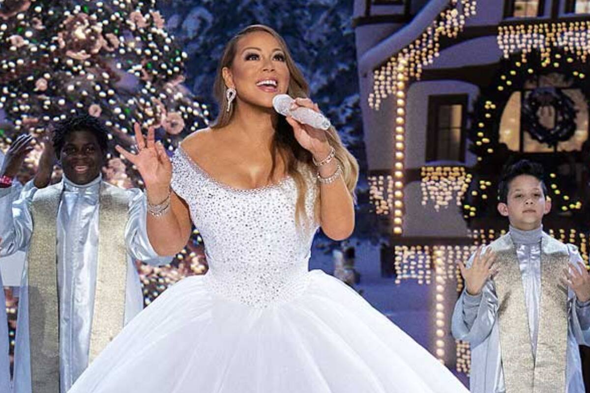 Mariah Carey en una de las escenas del especial navideño que realizó para Apple TV+