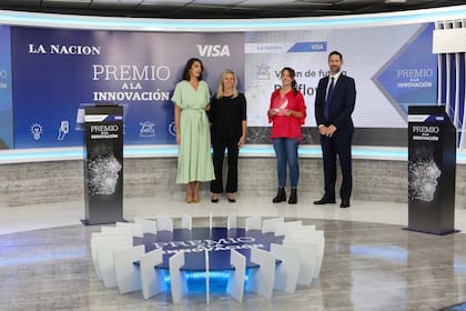 Mariana Arias (LN+), Renaudo (Visa), Milagros Graziani, country manager de Beeflow Argentina, y Francisco Seghezzo, CEO de LA NACION