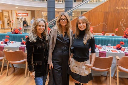 Mariana Bagó, Javiera Álvarez Echagüe y Dolores Ustariz