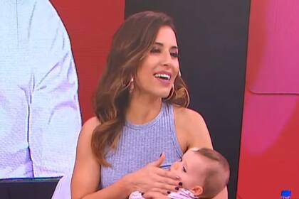 Mariana Brey amamantó a su beba en el set de Los ángeles de la mañana