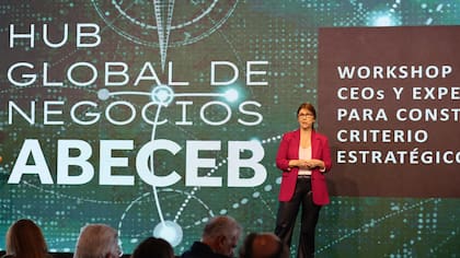 Mariana Camino, CEO y presidente de la consultora ABECEB en su último encuentro con empresarios