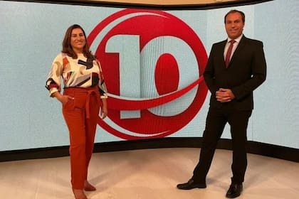 Mariana Gérez y Germán Lagrasta, los conductores del noticiero de las 20 de Canal 10 Mar del Plata