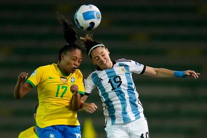 Mariana Larroquette, una de las protagonistas de la Argentina en el duro debut frente a Brasil; ante Perú se pone en marcha una nueva ilusión