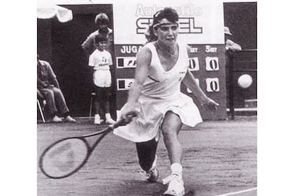 Mariana Pérez Roldán en acción durante un torneo en la Argentina