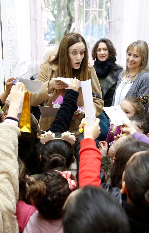 La carrera fenomenal que hizo la bailarina argentina en el mundo generó un boom en el barrio de su infancia, San Martín; una historia de arte y solidaridad