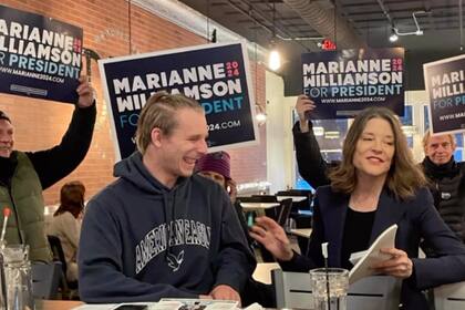 Marianne Williamson, la activista, autora y gurú que quiere ser presidenta de EE.UU.