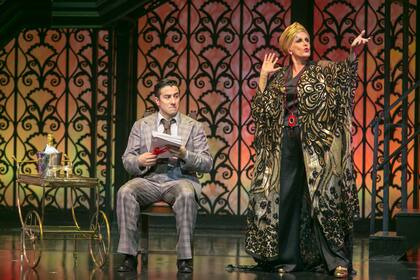 Mariano Chiesa junto a Valeria Lynch, la pareja protagónica de Sunset Boulevard