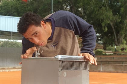 Mariano Puerta, en el ex Vilas Club (actual Racket), durante una producción de LA NACION en 2000; jugó su último partido en 2009.