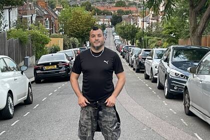 Mariano aprendió inglés y comenzó a brillar en el mundo de la gastronomía, donde pudo servir sus platos en espacios de mucho prestigio, como el castillo de Windsor y el estadio Wembley. Su ilusión, sin embargo, es dedicarse de lleno a su profesión de coach de fútbol, que ejerce junto a un equipo semiprofesional de Inglaterra.