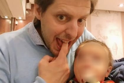 Mariano Barbieri junto a su pequeño hijo