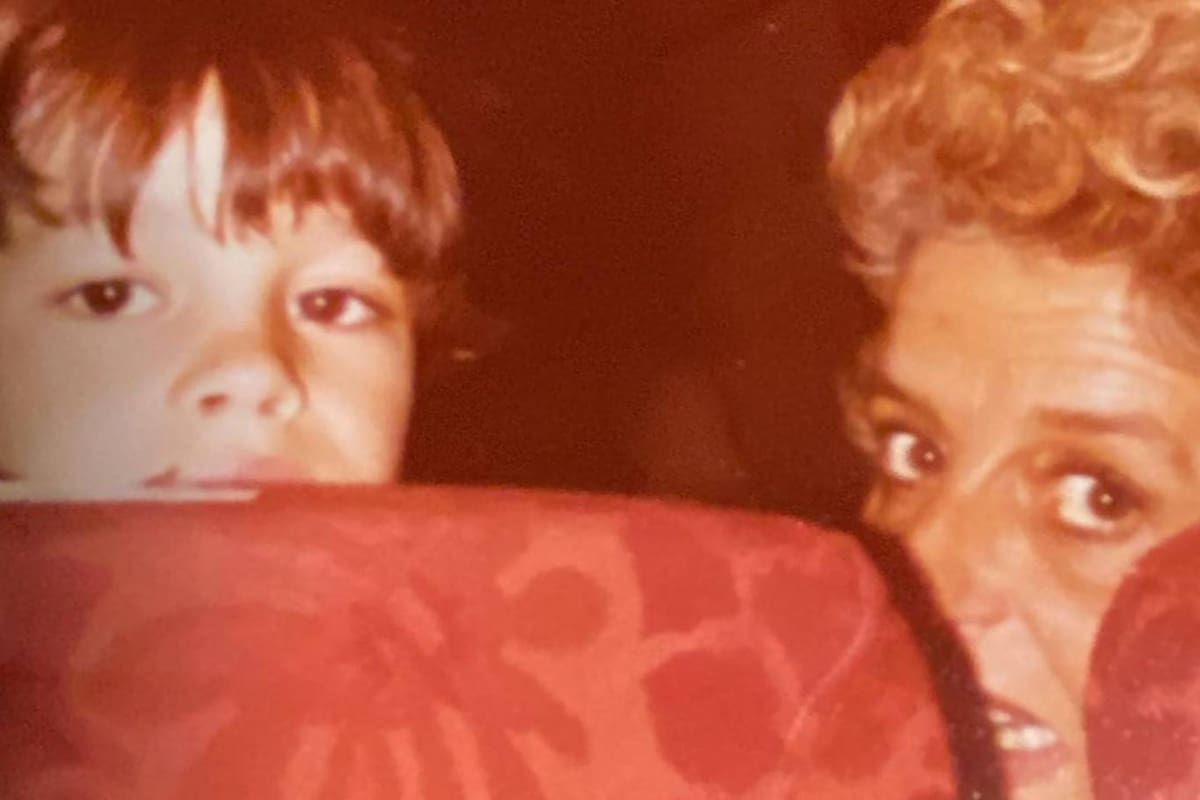 Mariano Caprarola compartió una foto de niño con su mamá en las redes sociales