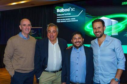 Mariano Curia, director ejecutivo Comercial de Rizobacter; Ricardo Yapur, presidente de la empresa; Juan Ignacio Herrera, jefe de Producto para Conservación de Postcosecha, y Agustín Biagioni, director global de Marketing