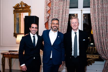 Mariano Fiorito, country head de Schroders para Argentina y Uruguay, Oscar Romero, Head of Investments de Poincenot y Mariano Fiorito, country head de Schroders para Argentina y Uruguay y el embajador birtanico en Argentina, David Cairns.