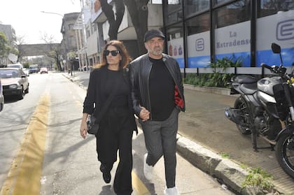 Mariano Iúdica llegó acompañado por su esposa, Romina Propato. El conductor compartió durante varias temporadas Polémica en el bar con Gelblung, quien integró la mesa del histórico ciclo en distintas etapas