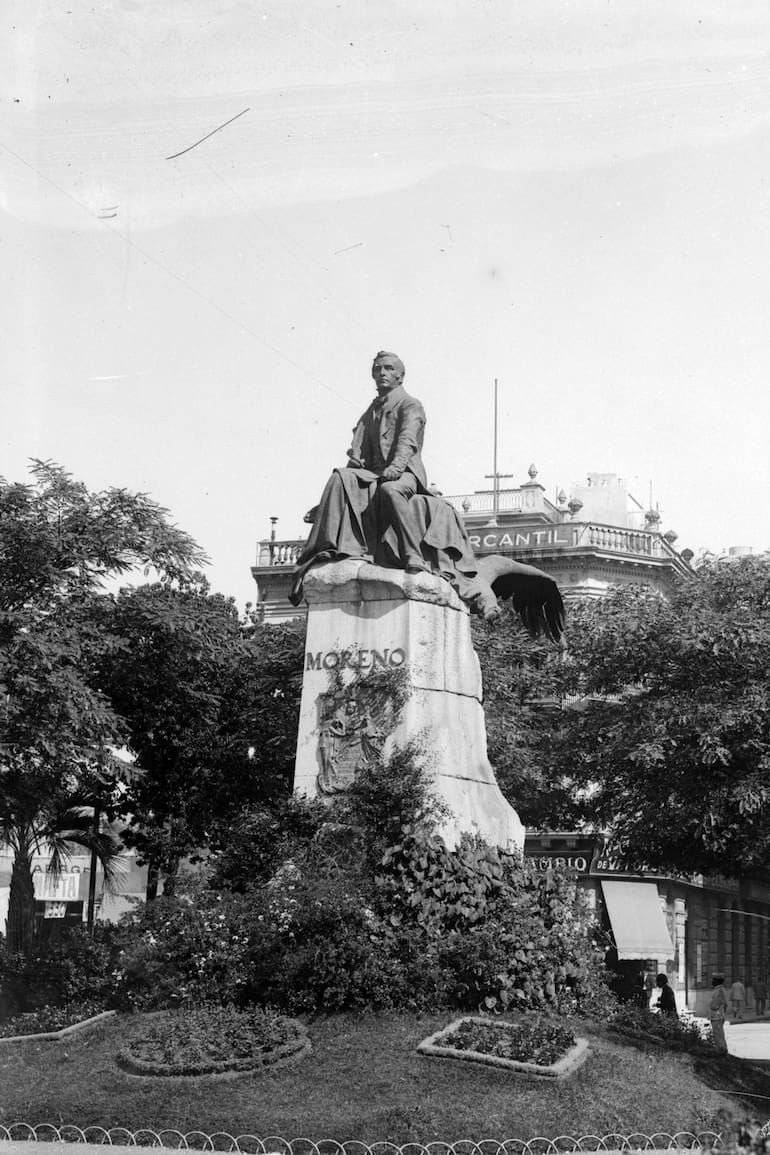 Mariano Moreno, según Miguel Blay. Está en Virrey Cevallos entre Rivadavia e Hipólito Yrigoyen.
