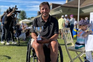Mariano sufrió un accidente en un viaje al sur y quedó parapléjico; no se detuvo y hoy es un reconocido golfista.