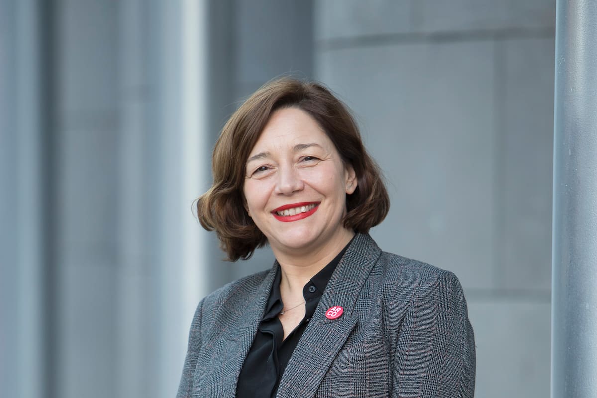 Maribel López debutó en 2020 como directora de la feria madrileña; un mes más tarde, en el mismo predio convertido en hospital de campaña, acompañaba a los internados de coronavirus para darles contención emocional