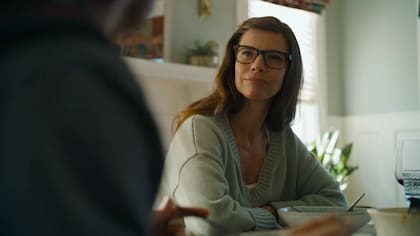 Maribel Verdú como la madre de Barry Allen en Flash
