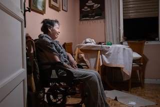 Presidente de España ofrece condolencias por muerte de mujer de 87 años desalojada