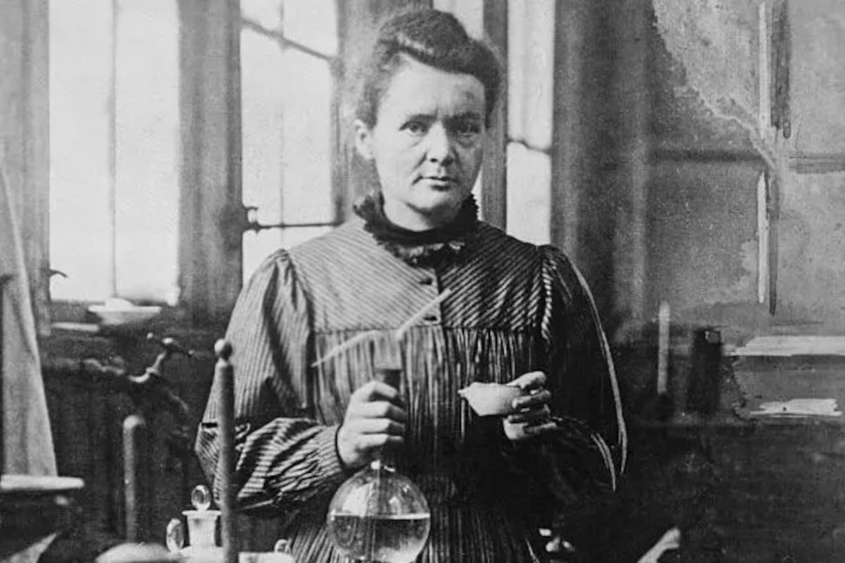 Marie Curie manipuló sustancias radiactivas durante gran parte de su carrera con las manos sin protección
