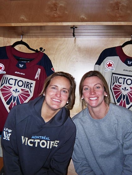 Marie-Philip Poulin y Laura Stacey comparten equipo en el seleccionado canadiense de hockey sobre hielo (Foto: Instagram @pou29)