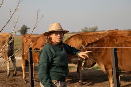 Mariel Tossi de Prato fundó el tambo a pequeña escala que produce lácteos 100% de vacas Jersey.