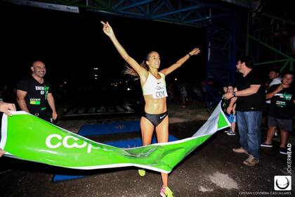 Mariela Ortiz y la cinta a sus pies