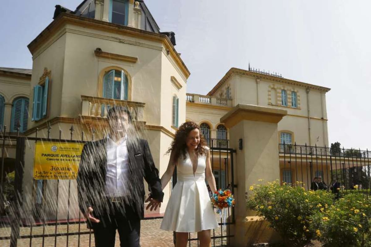 Mariela y Guillermo eligieron casarse en el parque Avellaneda