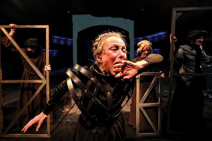 Marilú Marini en una escena de Sagrado bosque de monstruos, la obra dirigida por Alejandro Tantanian que protagonizó en el Cervantes en lo que fue su última vez en un escenario porteño