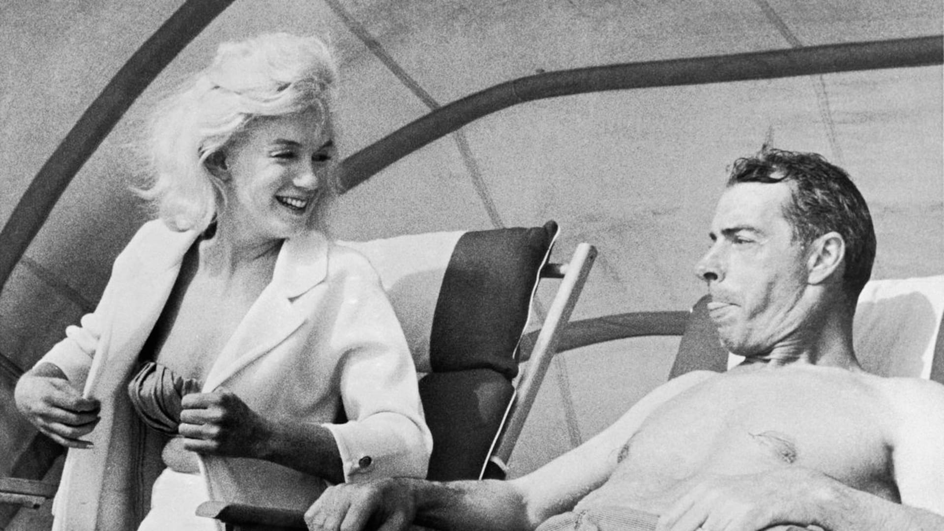 Marilyn y Joe DiMaggio, en uno de los pocos momentos felices que tuvieron en los 9 meses que duró su matrimonio
