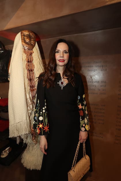 Marina Achával Duhau, con un look de Valentino y collar Prada, en la previa de la gala de Fundación Amigos del Teatro San Martín
