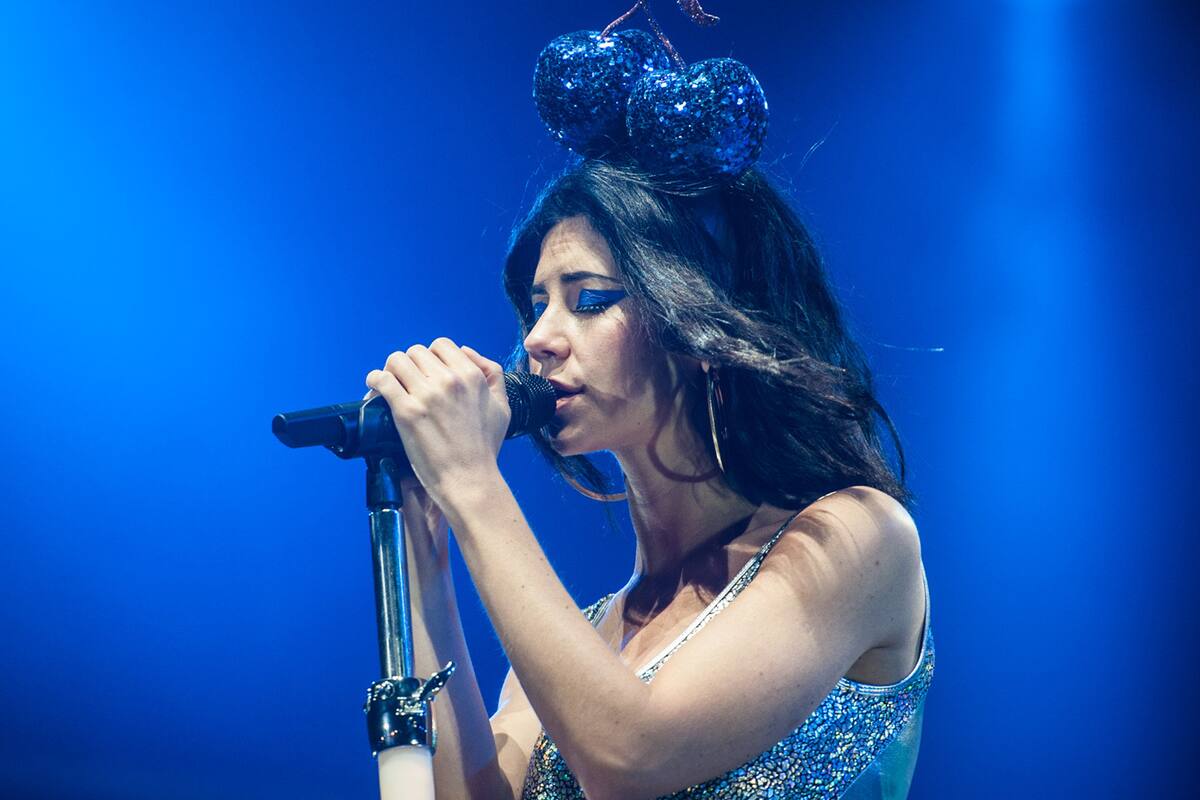 Marina and the Diamonds en el escenario Alternative