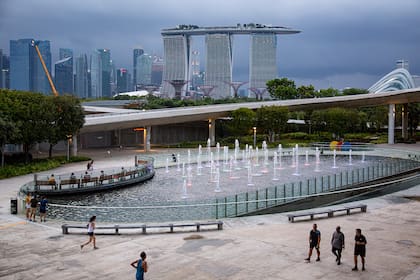 Marina Bay en Singapur el 18 de marzo de 2020. Los residentes que regresaron recientemente deben compartir los datos de ubicación de sus teléfonos con las autoridades todos los días para demostrar que se adhieren a las cuarentenas