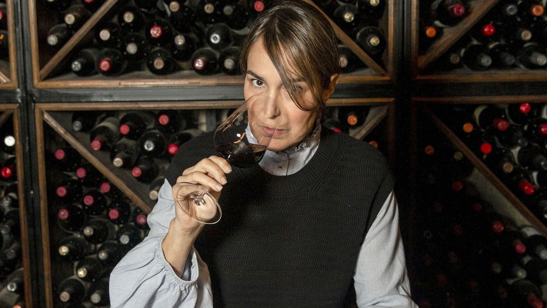 Marina Gayán, única Master of Wine de Argentina, en la cava del restaurant Don Julio