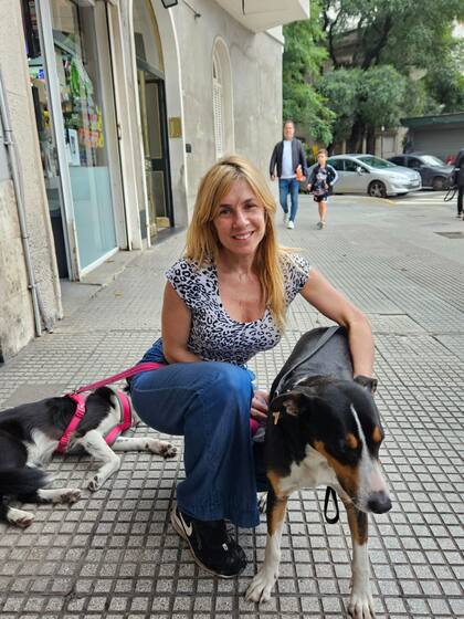 Marina la lleva a dar paseos diarios.