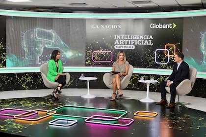 Marina Nicola (Salesforce), Carla Quiroga (LA NACION) y Sebastián Tourón Sarti (Ford Argentina)