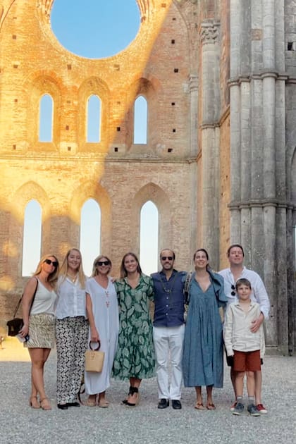Marina Sarian, Dominique Duhau, Pato Dalpra, Manuela Matzinger, Juan Zorreguieta (hermano de la reina Máxima), Josefina Ildarraz y Pietro di Campello con su hijo.