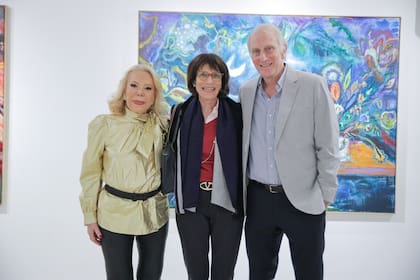 Marina Tchomlekdjoglou, la mamá de Carminne Dodero, junto a Niko Konialidis (primo hermano de Christina Onassis) y su mujer, Lena.