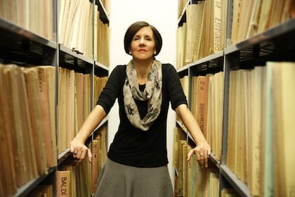 Marina Walker nació en Mendoza. Estudió Comunicación Social en la la Universidad de Cuyo. Tras ganar una beca de The Philadelphia Inquirer, publicó en The Washington Post, Le Monde, la BBC. Dirigió las investigaciones Panama Papers y Paradise Papers, y obtuvo más de 50 distinciones internacionales.