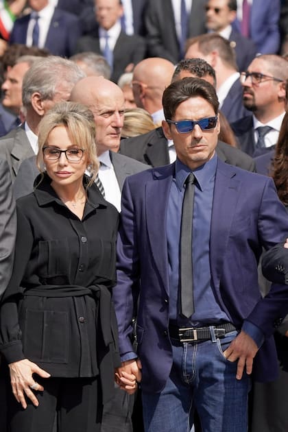 Marina y Pier Silvio Berlusconi, los hijos mayores de Berlusconi, durante
el último adiós al político y empresario italiano.