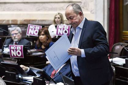 Marino habló en medio de un clima tenso en el Senado
