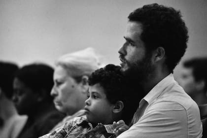 Mariño tuvo a su primer hijo con una activista cubana años antes de partir a la Argentina; actualmente, el menor vive con su padre, su esposa y sus dos hermanos menores en un departamento en Retiro
