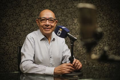 Mario Pereyra conduce Juntos, en las mañanas de Cadena 3 y por la tarde regresa a la emisora para seguir trabajando en su oficina