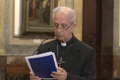 El cardenal Mario Poli, durante el encuentro en la Catedral