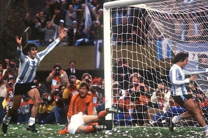 Mario Alberto Kempes en imagenes de archivo de la final de la copa del mundo Argentina 1978 frente a Holanda.