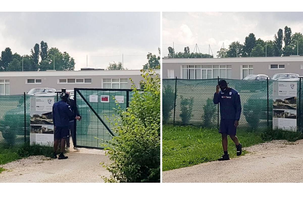 Mario Balotelli no puede ingresar a la sede de Brescia.